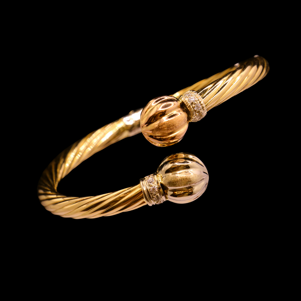 18k Gold Bangle Bracelet